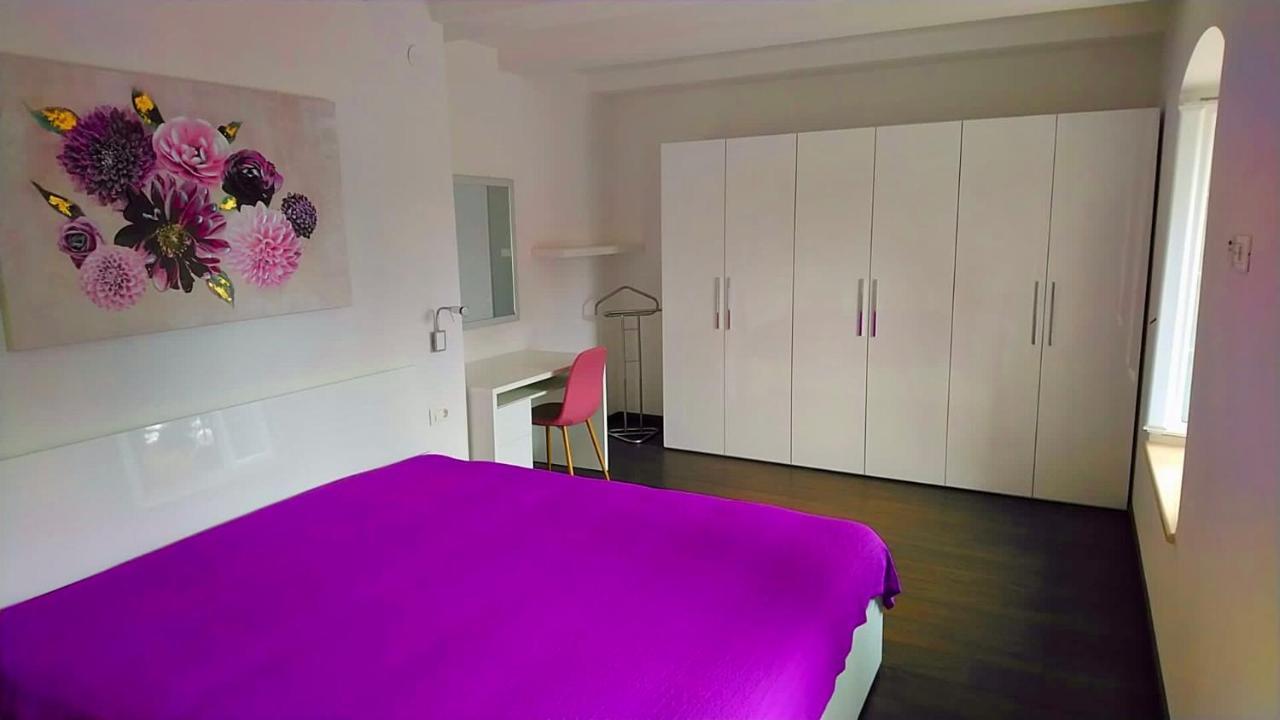 Apartament Lili Mar, 2-bedroom With Private Parking *