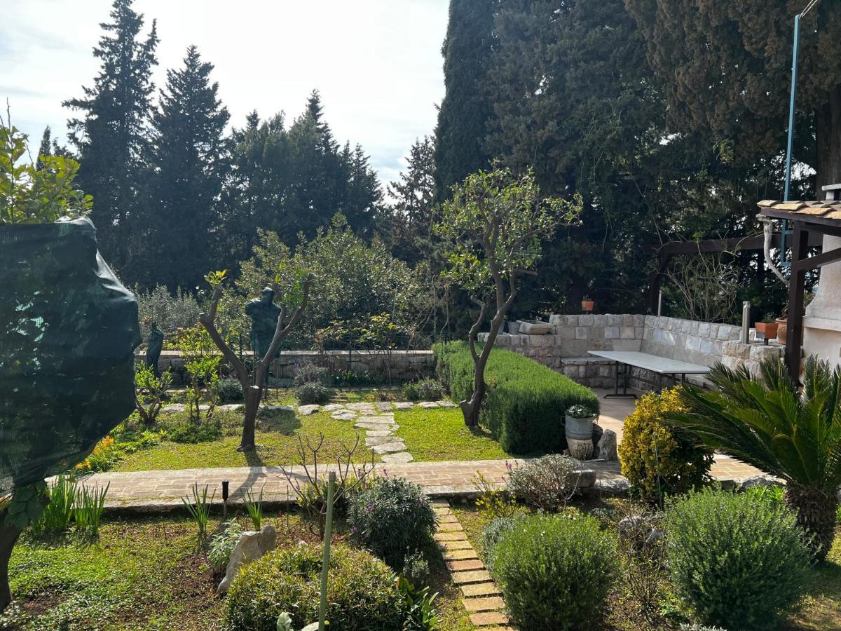 Lili Mar, 2-bedroom With Private Parking Apartament