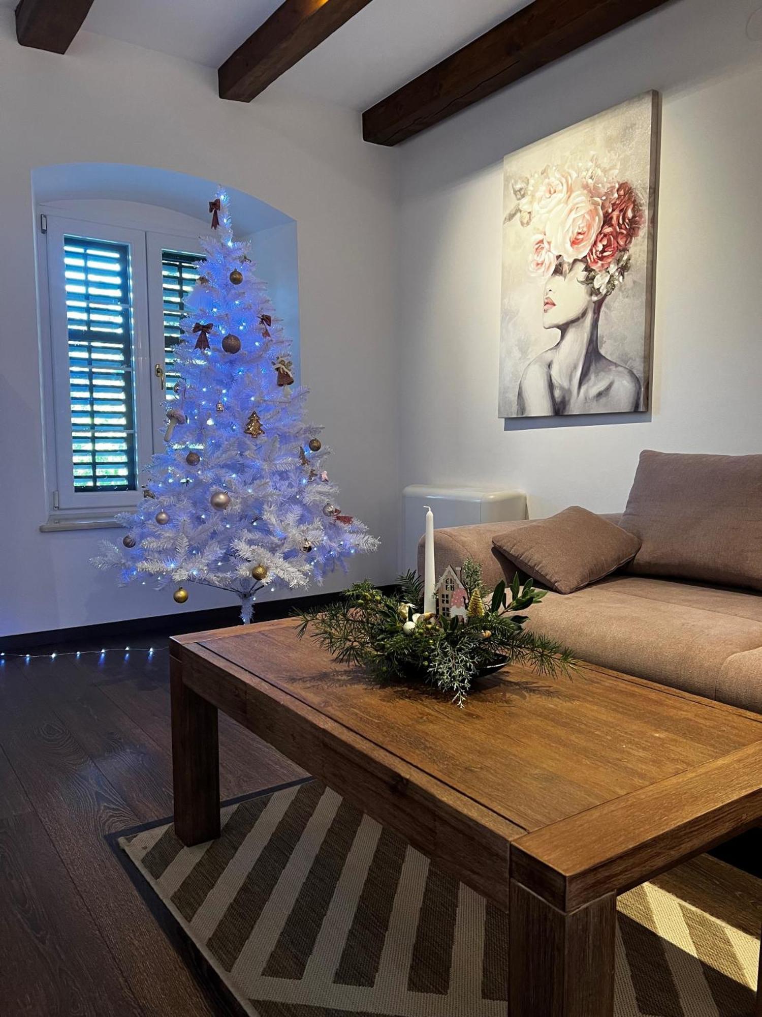 Lili Mar, 2-bedroom With Private Parking Apartament *